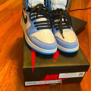 Jordan 1 Retro High- white university blue black